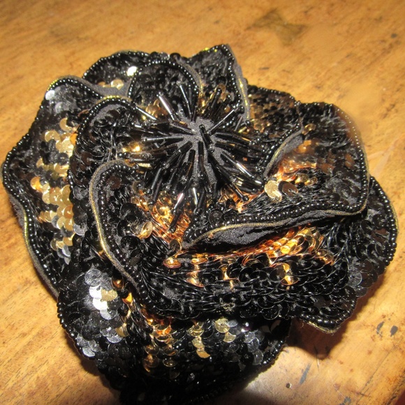 NWT CO $315 large statement brooch / pin black gold sequins beads - Picture 2 of 7
